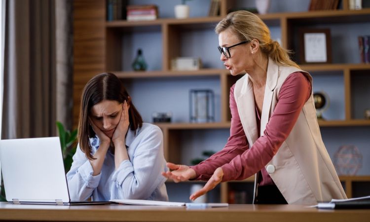 ¿Qué es la conducta pasiva? Ejemplos y cómo se trata