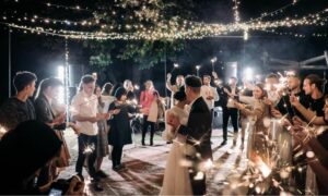 Aprende cuál es el protocolo de boda de noche en verano con este blog
